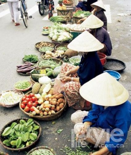 越南路邊隨處可見(jiàn)的集市